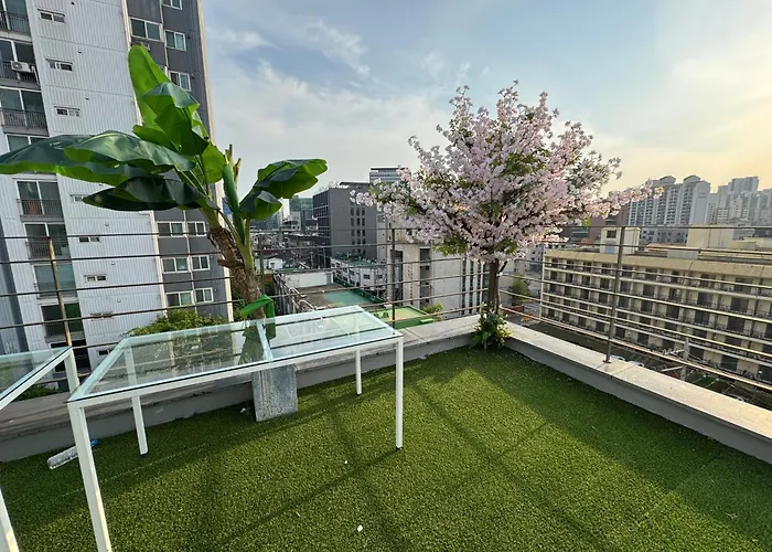 Apartment 501, Seongsu Station Jungnangcheon Cherry Blossom Road River Airport Bus Seoul