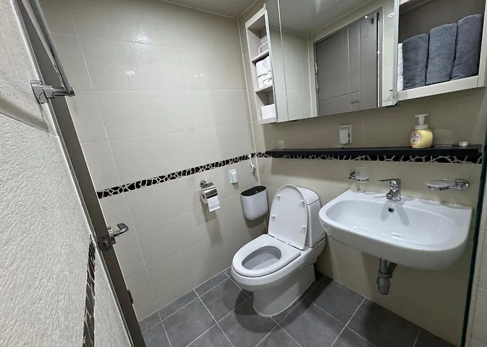 501, Seongsu Station Jungnangcheon Cherry Blossom Road River Airport Bus Apartment