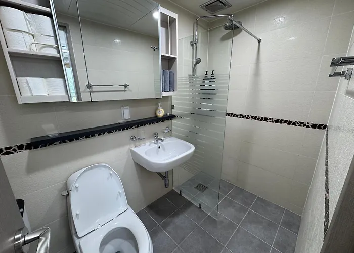 Apartment 501, Seongsu Station Jungnangcheon Cherry Blossom Road River Airport Bus
