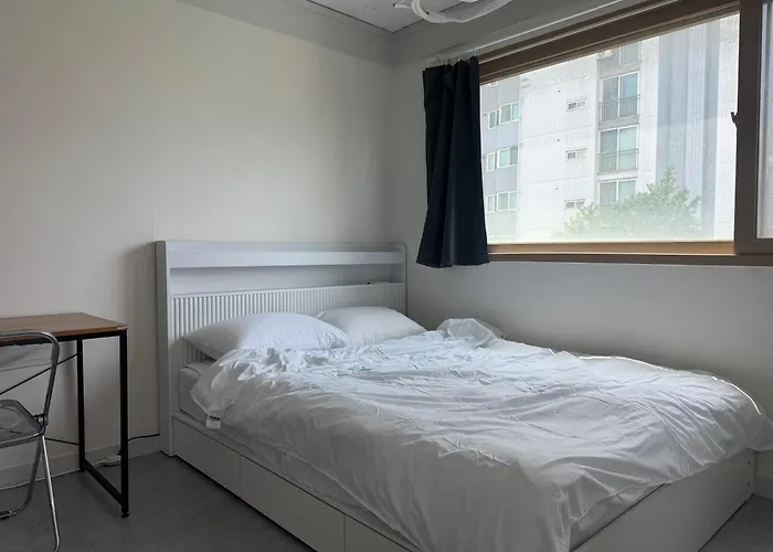 501, Seongsu Station Jungnangcheon Cherry Blossom Road River Airport Bus Apartment Seoul