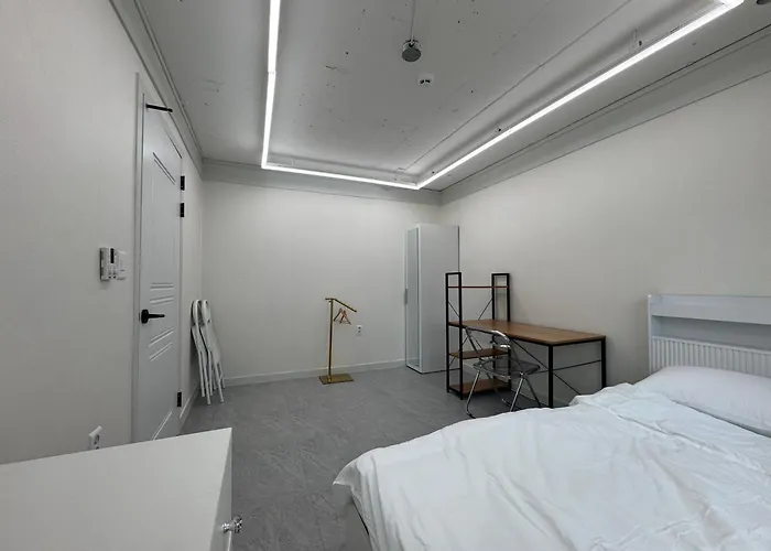 Apartment 501, Seongsu Station Jungnangcheon Cherry Blossom Road River Airport Bus *
