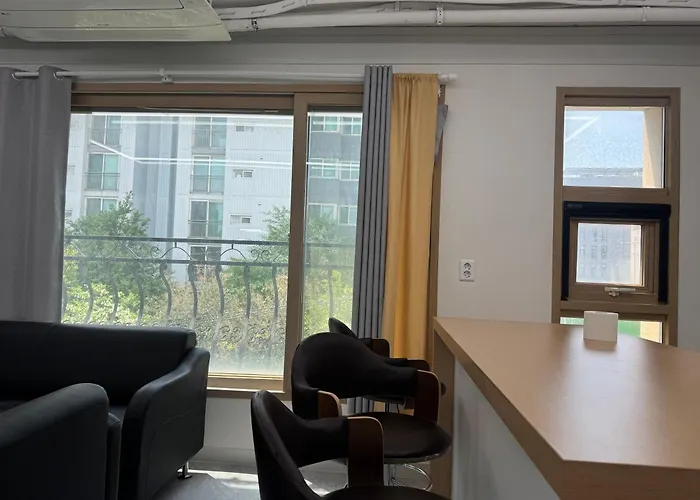 501, Seongsu Station Jungnangcheon Cherry Blossom Road River Airport Bus Apartment *