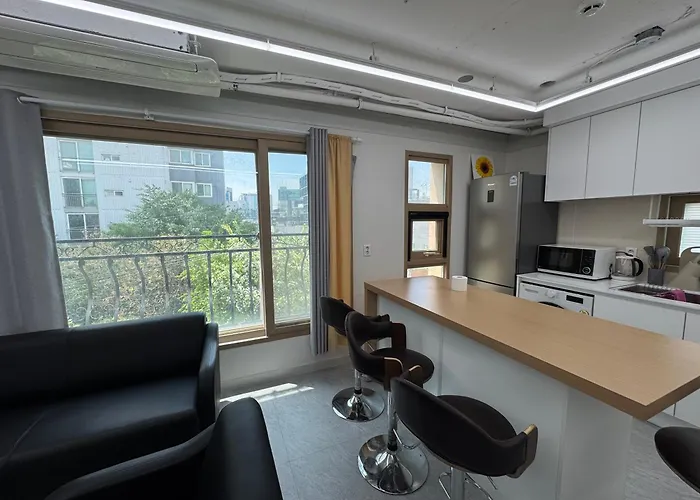501, Seongsu Station Jungnangcheon Cherry Blossom Road River Airport Bus Apartment