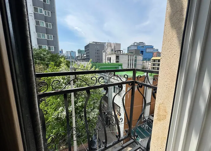Apartment 501, Seongsu Station Jungnangcheon Cherry Blossom Road River Airport Bus *