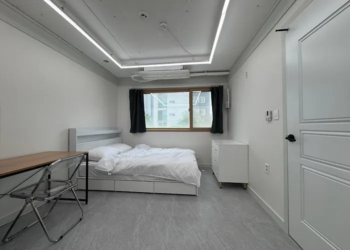 501, Seongsu Station Jungnangcheon Cherry Blossom Road River Airport Bus Apartment Seoul