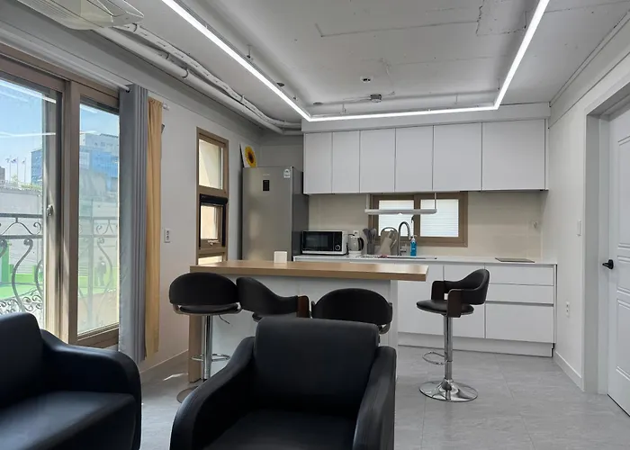 501, Seongsu Station Jungnangcheon Cherry Blossom Road River Airport Bus Apartment *